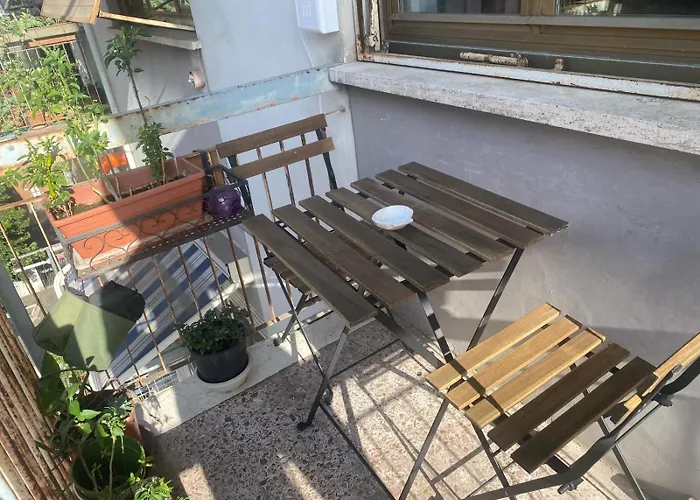 Modern 2 Bedroom Flat With Private Parking -